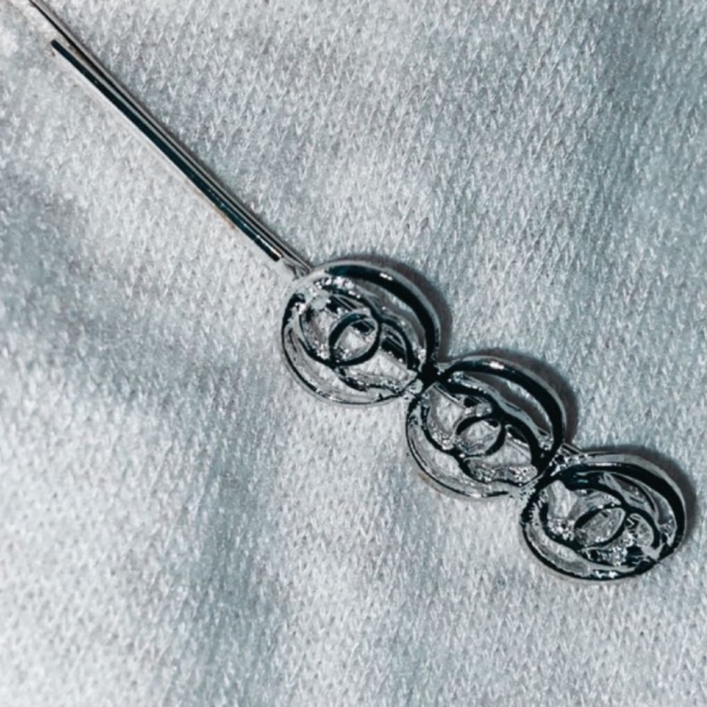 SILVER HAIR CLIP